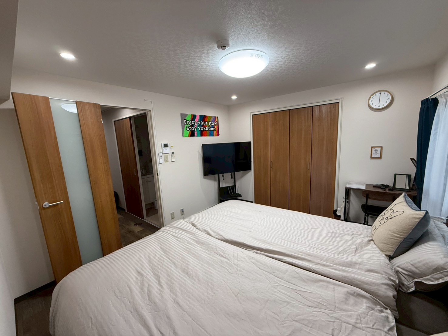 くつろぎの寝室空間